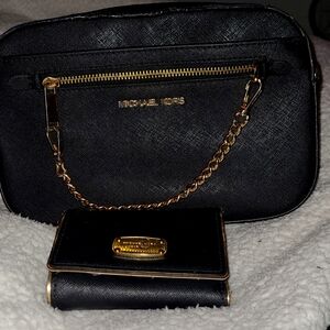 MICHAEL KORS PRE-LOVEDJet Set Large Saffiano Leather Crossbody BagStyle# 35S